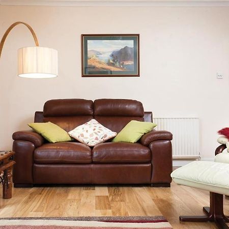 Nutwood Villa Lakeside Bagian luar foto
