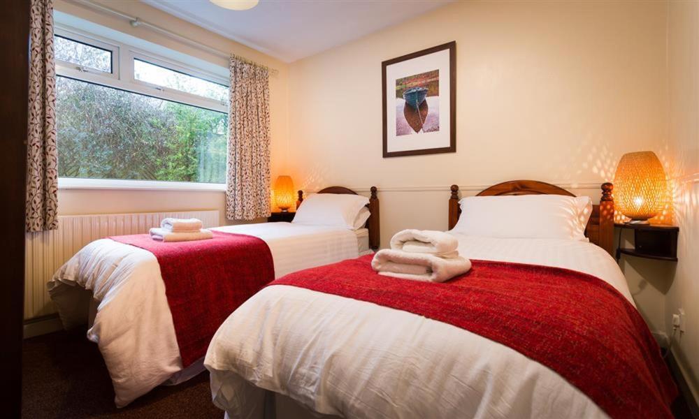 Nutwood Villa Lakeside Bagian luar foto